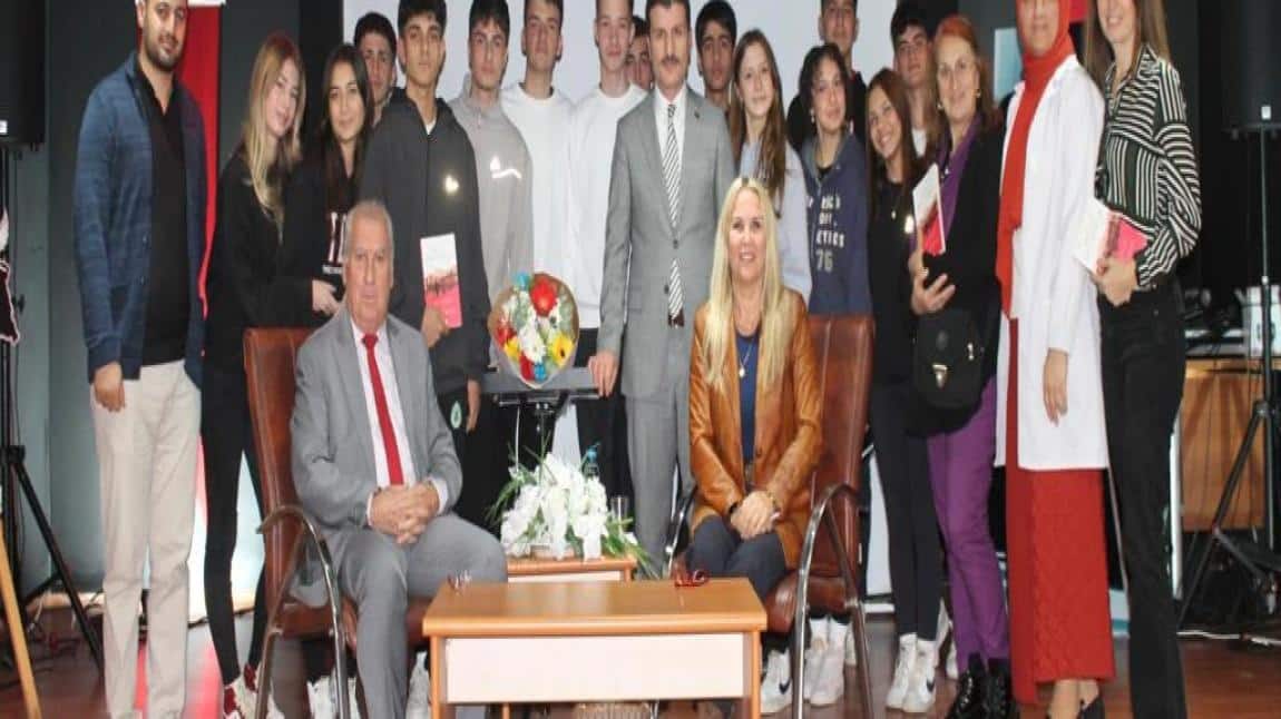  Yakın Çağ Osmanlı tarihi uzmanı olan Sayın Prof. Dr. Vahdettin ENGİN’i ve kendisi gibi Eğitimci-Yazar olan kıymetli eşi Emel ENGİN’i okulumuzda ağırladık.